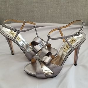 Badgley Mischka silver leather stiletto heel shoe with bow accent